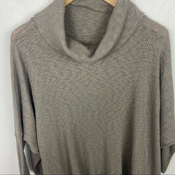 Free People World Traveler Waffle Knit Turtleneck Sweater Grey Size Medium Boho - Picture 7 of 12